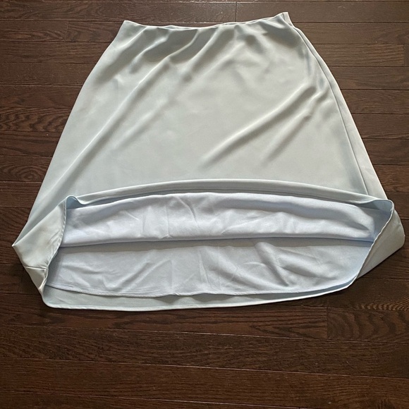 ๐2/$20 White House Black Market Sz S Blue Satin Midi Skirt - Picture 4 of 8